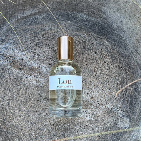 Lou - linden blossom, earthy amber & tonka bean...