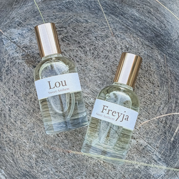 Lou - linden blossom, earthy amber & tonka bean...